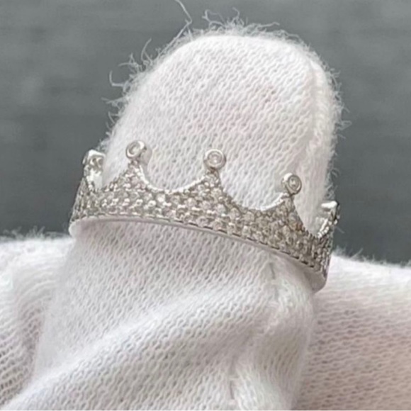 Solid 925 Sterling Silver Crown Ring - Picture 3 of 7